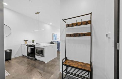 Chic Downtown Condo Steps from UIowa & Nightlife - Foto 16