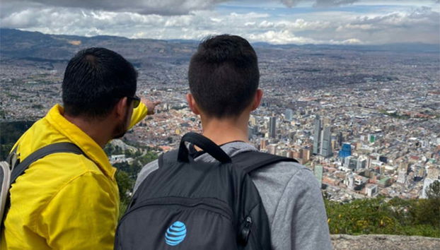 Admirando Bogotá desde el cerro Monserrate