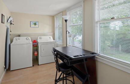 Cozy Colchester Cabin near Lake by RedAwning - Foto 52