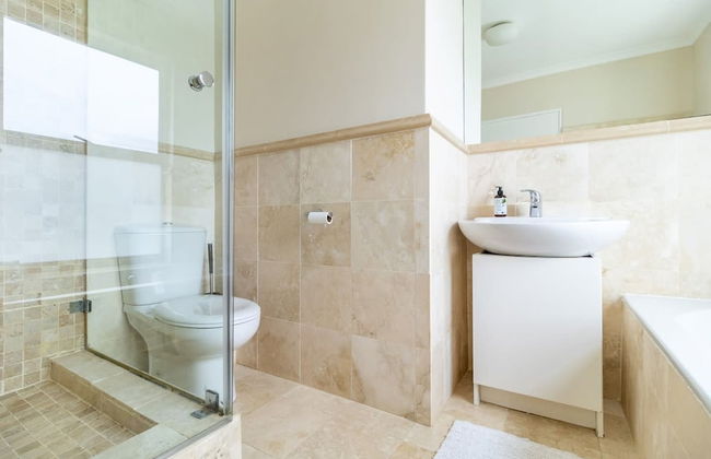 3 Bedroom Family Home - Houtbay - Photo 6