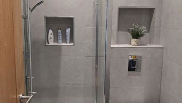 Modern aptmt, 2 Stops to Central London, Smart lock, Netflix - Foto 5, Shower
