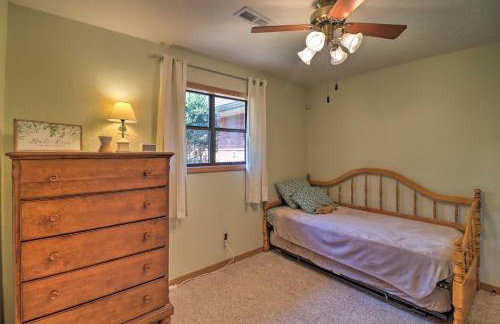 Scenic Riverview Getaway with Screened Porch! - Foto 24