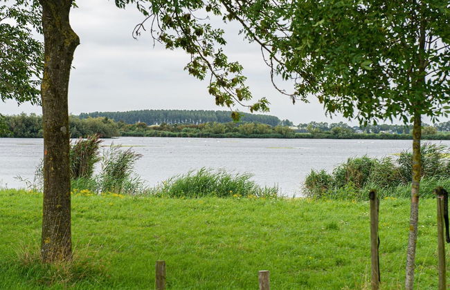 Quiet Lakeside Escape for Four - Foto 26