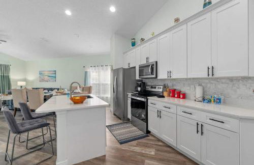 Single-Level Home w Heated Pool & 9MI to Disney - Photo 36