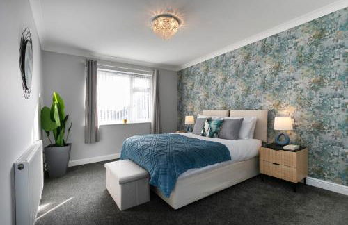 Cosy 4-BDR Family-Friendly House in North Hykeham, with High Speed Free WiFi, Secure Parking, Sleeps Up to 7, Long-Term Stays Allowed! - Foto 1