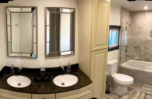 The Black and White House - Foto 70