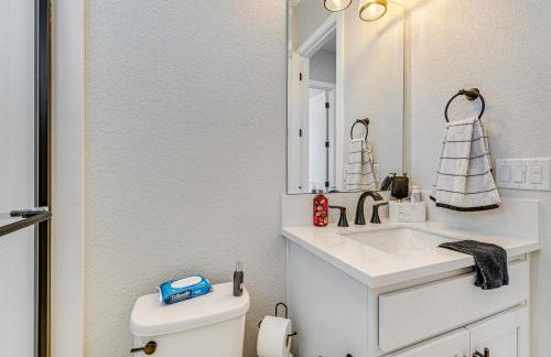 Fenced-In Yard Apt 7 Mi to Westfield Galleria - Foto 18