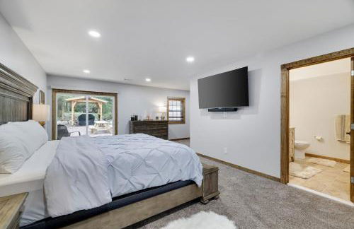 Whiskey Pines Retreat! Single Level Home, Outdoor Firepit, AC, BBQ! Sleeps 9 in Lake Harmony! - Foto 21