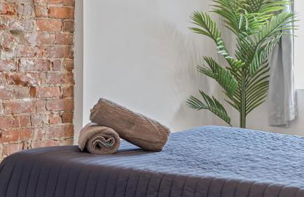 Chic Penthouse with bus stop at doorstep - 15 Minutes to NYC - Foto 30