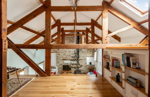 Threshing Barn at East Trenean Farm -Stunning Cornish Cottage sleeping 6 with hot tub, private garden, rural views and EV facilities - Foto 16