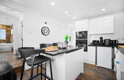 Charming Harvington Cottage - Hot Tub, Pet Friendly, Sleeps 11 - Foto 54