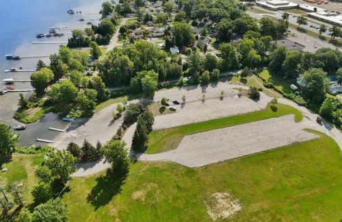 Sauna, Game Room, and Beach Front on Houghton Lake - Foto 46