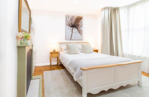 Spacious 4BR house, 2 en suites with garden & on-site parking - Foto 28