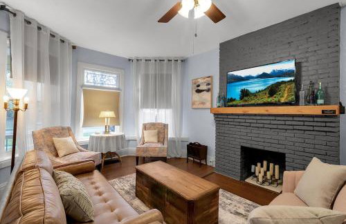 5BR Family Victorian Walk2Falls KingSuite Gameroom - Foto 2