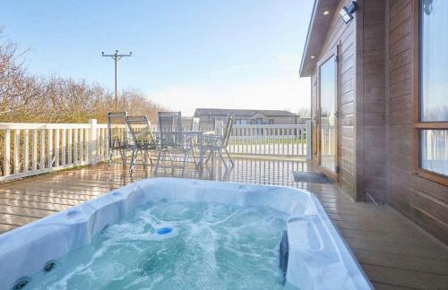 Hedgerow Lodge with Hot Tub - Foto 19