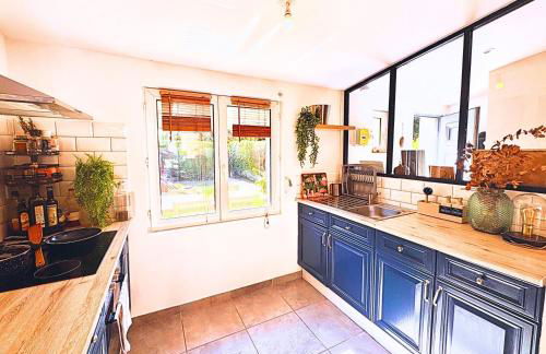 Maison Langevin 2-Bedroom House with Cozy Garden & Patio - Foto 5