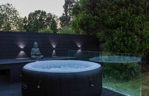 Luxury 4-Bedroom High-End Home, Includes Jacuzzi and Pool Table - Foto 32