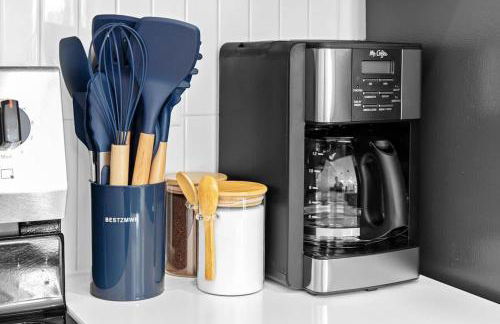 Luxury 1BD Gym Rooftop Street Parking by DT UMN - Foto 17