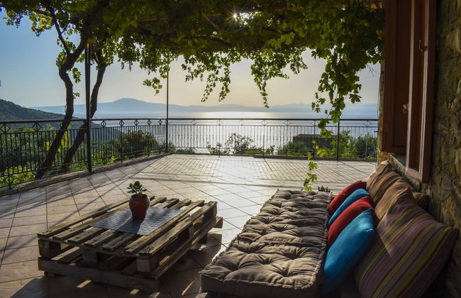 Coastal Stone Residence With Spectacular Scenery - Foto 1