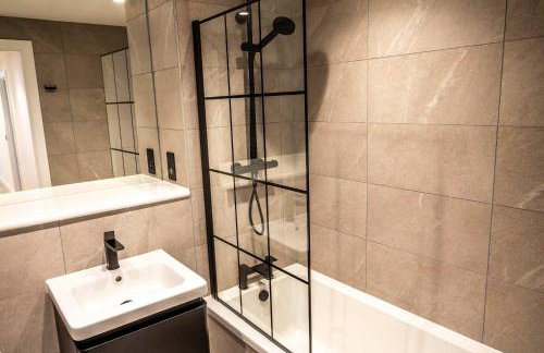 Fabulous 2 Bedroom Apartment in Central Manchester - Photo 4