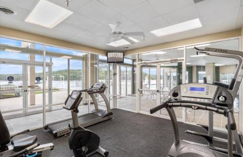 Modern Decor, Views, Grill, Workstation, Boat + 2 PWC Slips & Resort-Style Amenities - Foto 41