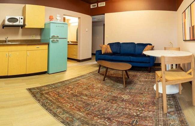 Brewster Hall - Photo 17