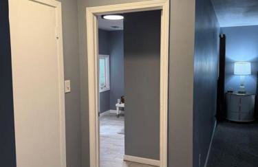 Stylish Remodeled 23 Large beds Near Elvis Presley - Foto 77