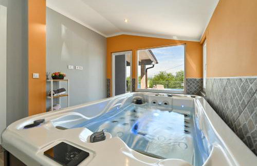 CVETKOVA HIŽA sa JACUZZIJEM - Foto 8