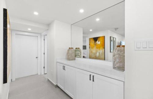 New Stunning Ocean-View Beachfront Resort, Heated Pool! - Foto 25