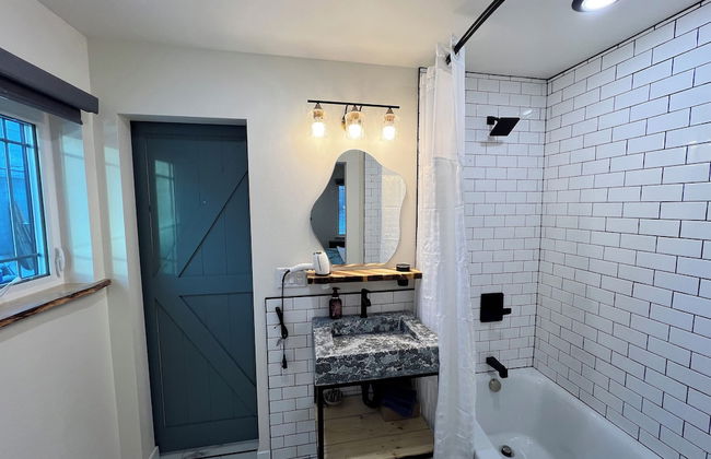 Dollhouse Downtown - Photo 33