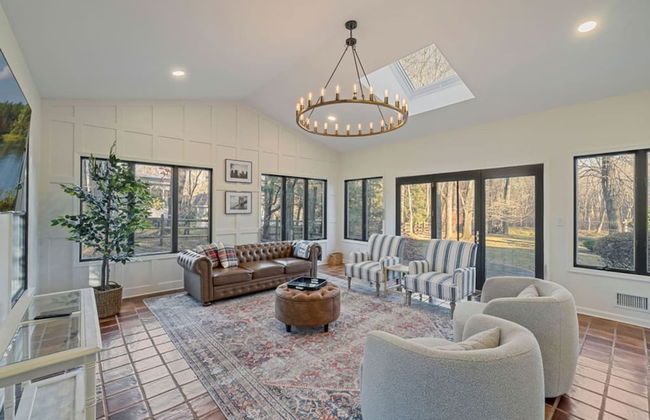 Elegant Spring Stay on Peaceful Retreat - Photo 24