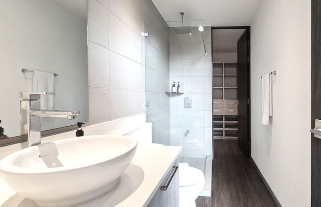 BEE Suites Santa Ana - Foto 43