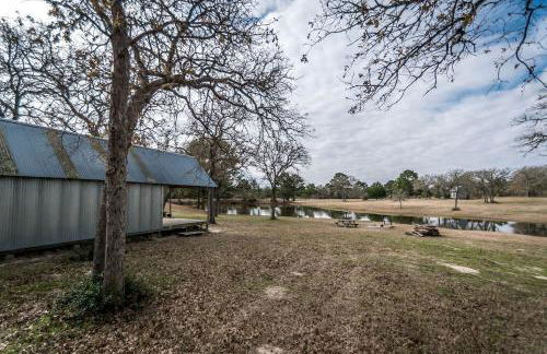 Cozy Rustic Cabin Rental on Private Ranch for Weekend Getaway from Austin - Photo 16