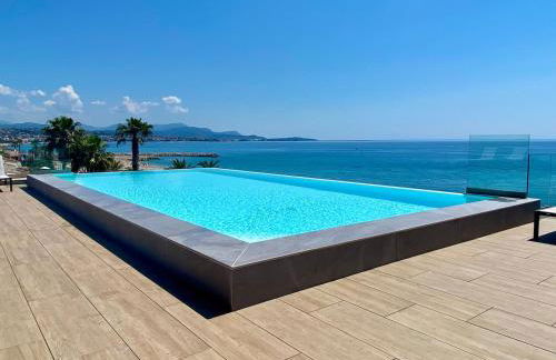 Appartement climatisé les pieds dans l'eau pour 6 personnes avec 1 suite parentale, 1 chambre double et 1 mini chambre Piscine sur le toit clim garage - Foto 15