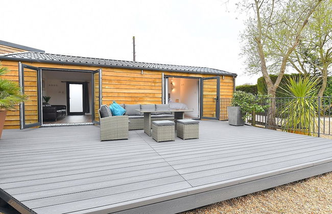 Cheerful 1BD Cottage With Parking Nr Guildford - Foto 1