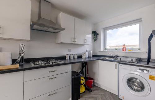 Modern 3 Bed House-Free Parking-by Holiday Homes - Foto 15