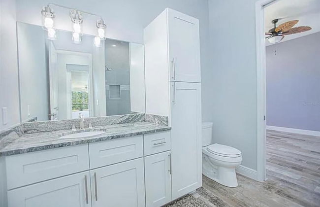 Stunning Luxury Mediterranean-style Private Oasis! - Foto 16