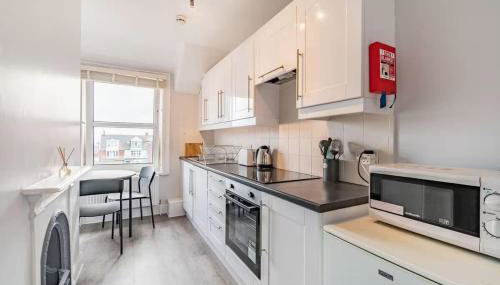 Sea View Penthouse - Walkable to Beach & Town - Foto 5