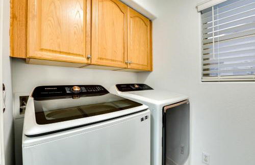 7 Mi to State Farm Stadium Family Home with Pool - Foto 23