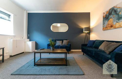 Holt House - Photo 1