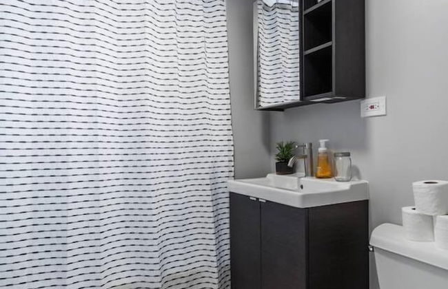 Mid Century Gem Comfort, Close to Train 3bd - Foto 15