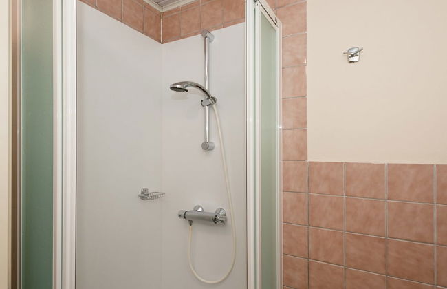 Modern Cottage With Private Garden in Waimes - Photo 16