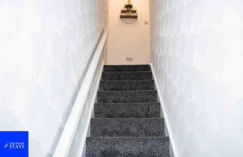 2ndHomeStays- Stoke-on-Trent-A Serene 3 Bed House with a Garden View-Suitable for Contractors-Relocation Families-Group of Friends-Sleeps 6 - 16 mins to J15 M6 and 36 mins to Alton Towers Resort - Foto 22