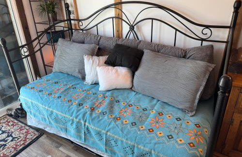 Stylish Container Home near 3 lakes and wineries - Photo 6