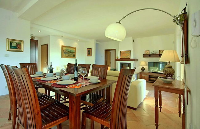 Gorgeous Villa With Private Swimming Pool and Covered Terrace - Foto 21