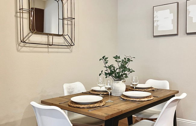 Relaxing 2-br Apt With Pool Hot Tub Gym - Photo 14