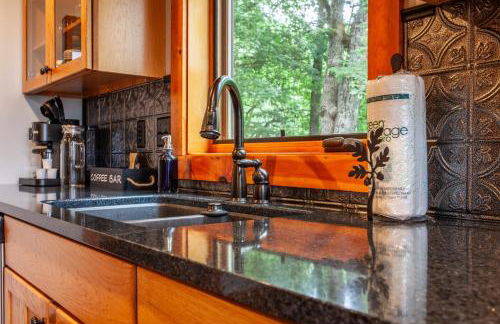 Chasing Sunsets: A Cozy 2-Bedroom Cabin in Smoky Mts with Stunning Mountain Views. - Foto 56