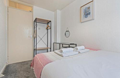 Spacious White House with parking, garden, Wi-Fi - Photo 16