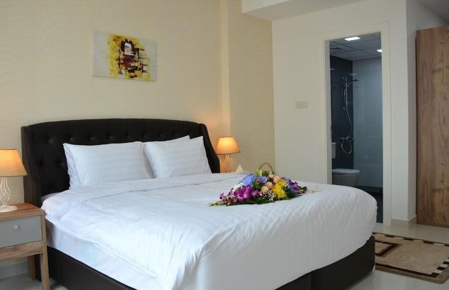 President Waves - Photo 14