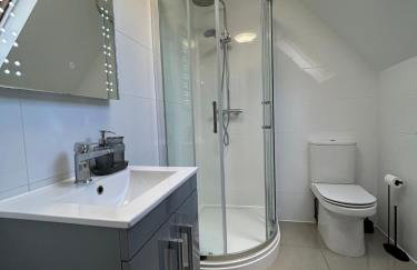 Modern Apartment I Self Check-in I Wi-Fi I Free Private Parking I Sleeps 3 - Foto 14